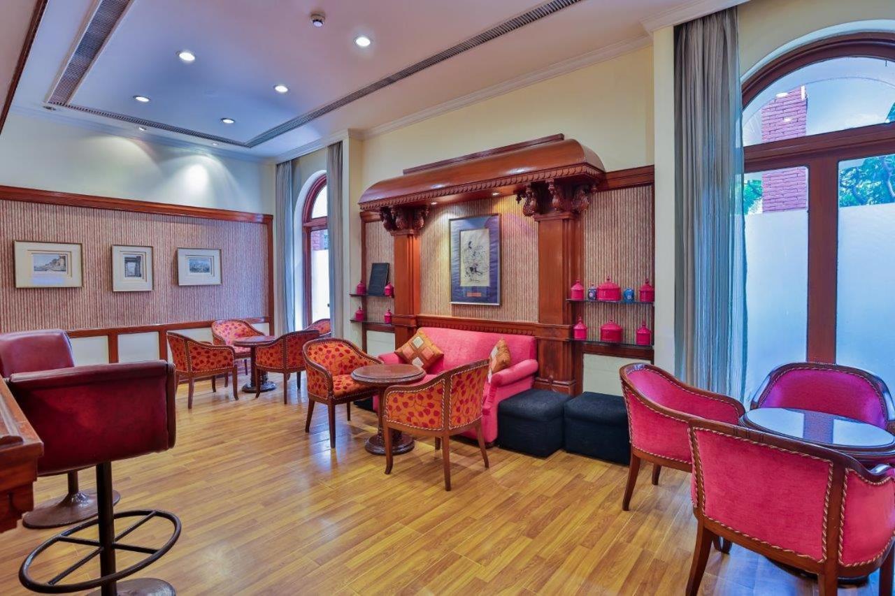 瓦拉纳西泰姬恒河酒店 外观 照片 The lounge at the station