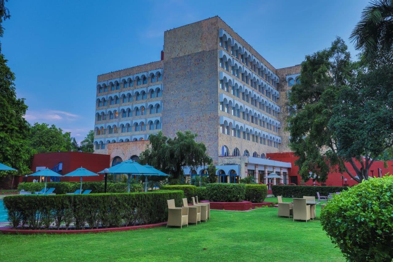 瓦拉纳西泰姬恒河酒店 外观 照片 The Taj Bengal