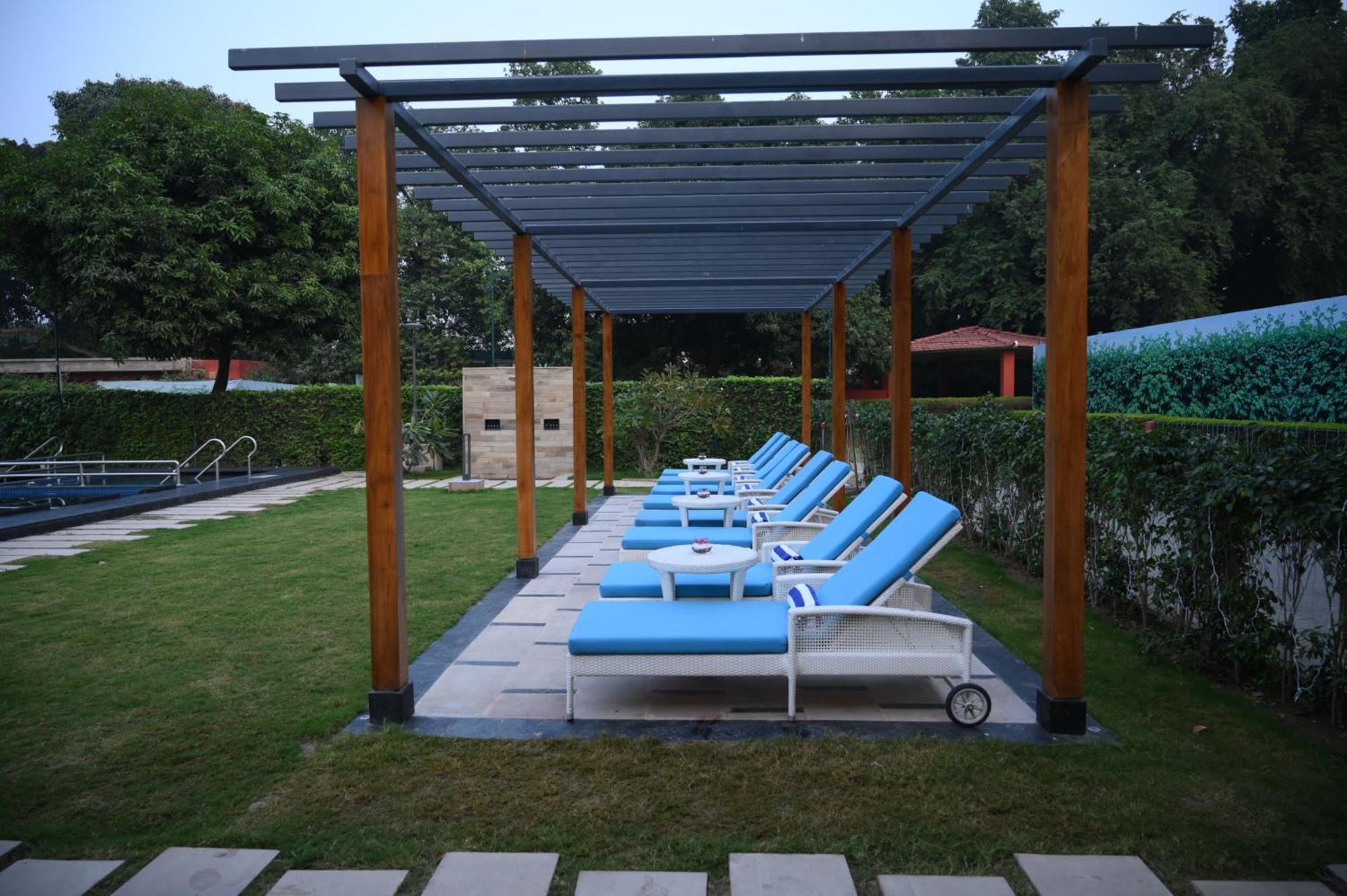 瓦拉纳西泰姬恒河酒店 外观 照片 The pool at the Taj Bengal